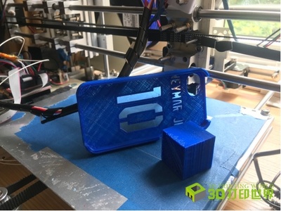 廣州高中生創新研發剪叉升降式3D打印機，推動基礎材料銷售新機遇